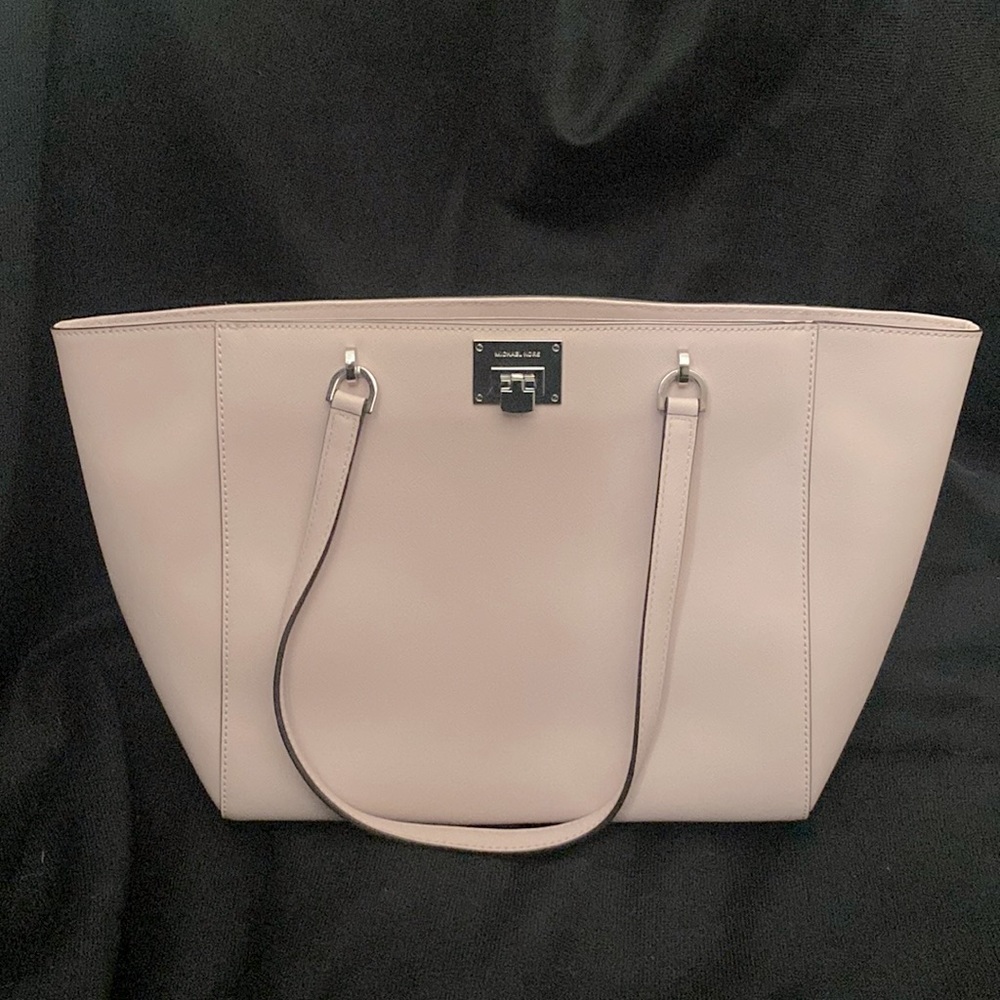 Michael Kira’s shoulder Bag Soft Pink new never used. No tag.